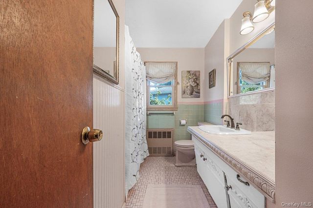 2 Atlas Court, New Hyde Park, NY 11040