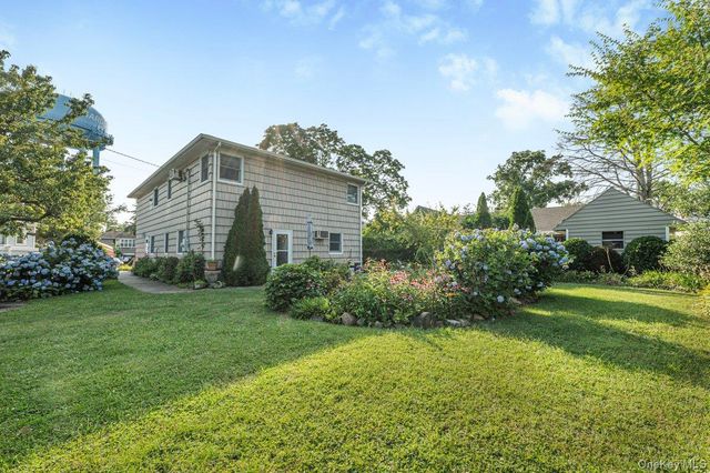 2 Atlas Court, New Hyde Park, NY 11040