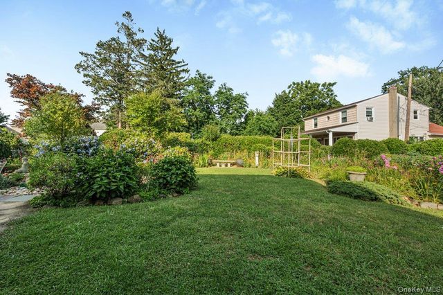 2 Atlas Court, New Hyde Park, NY 11040