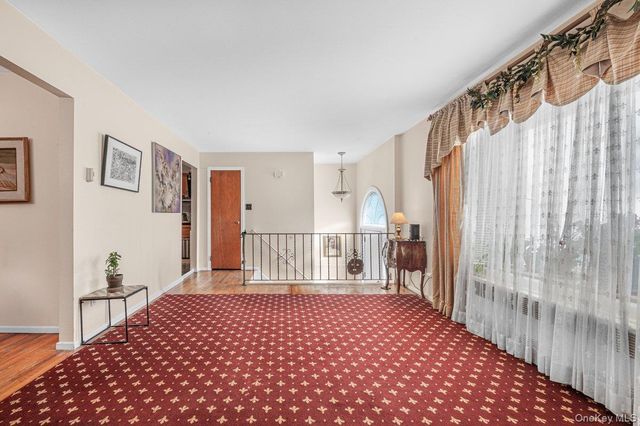 2 Atlas Court, New Hyde Park, NY 11040