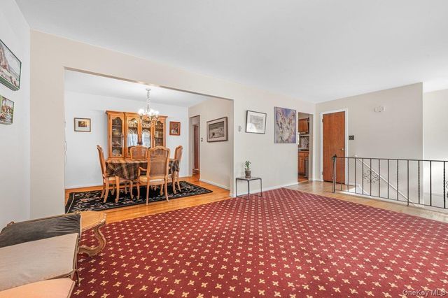 2 Atlas Court, New Hyde Park, NY 11040