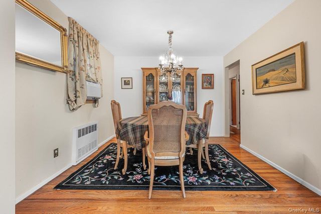2 Atlas Court, New Hyde Park, NY 11040