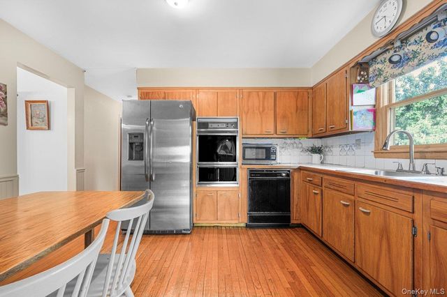 2 Atlas Court, New Hyde Park, NY 11040