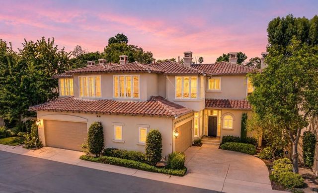 9744 Claiborne Square, La Jolla, CA 92037