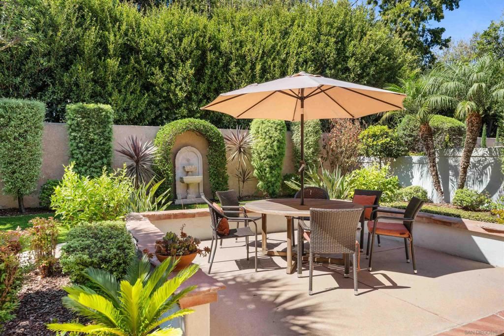 9744 Claiborne Square, La Jolla, CA 92037 — photo 2