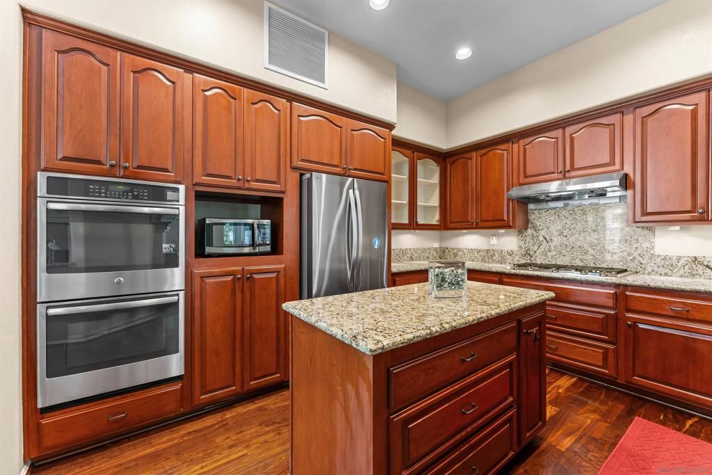 9744 Claiborne Square, La Jolla, CA 92037 — photo 3