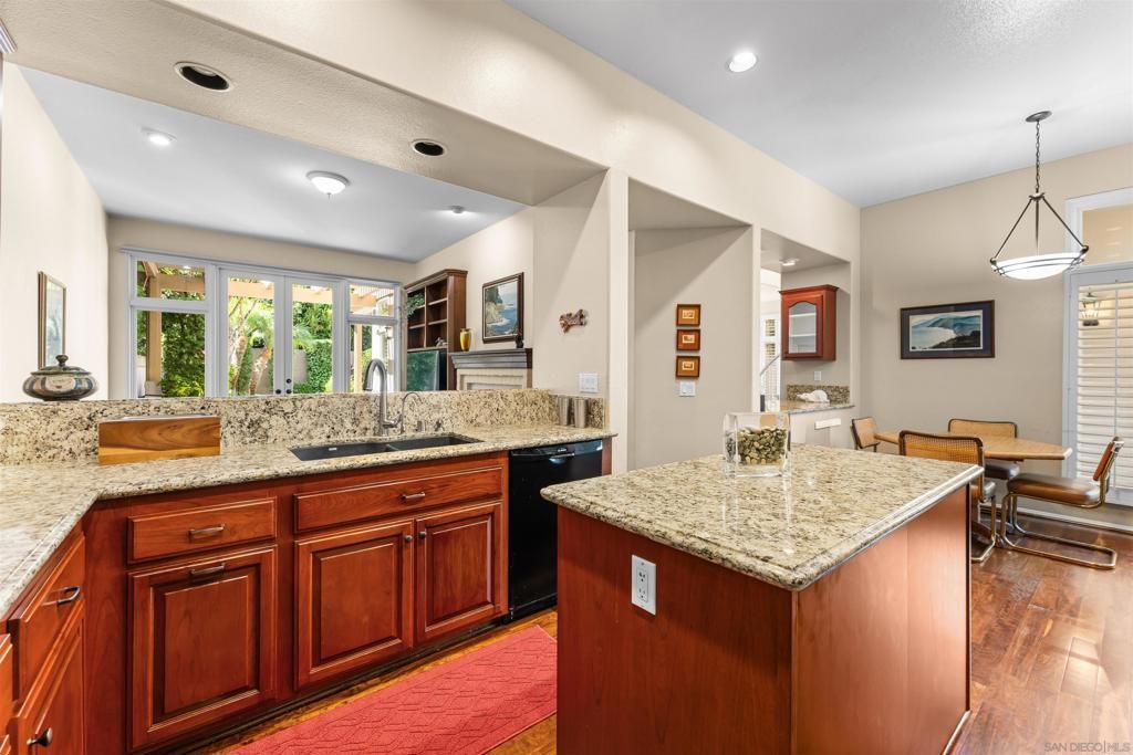 9744 Claiborne Square, La Jolla, CA 92037 — photo 5