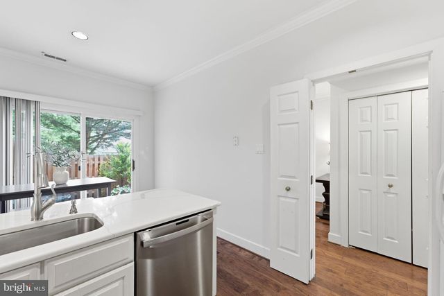 30 GREYTHORNE WOODS CIR, Wayne, PA 19087