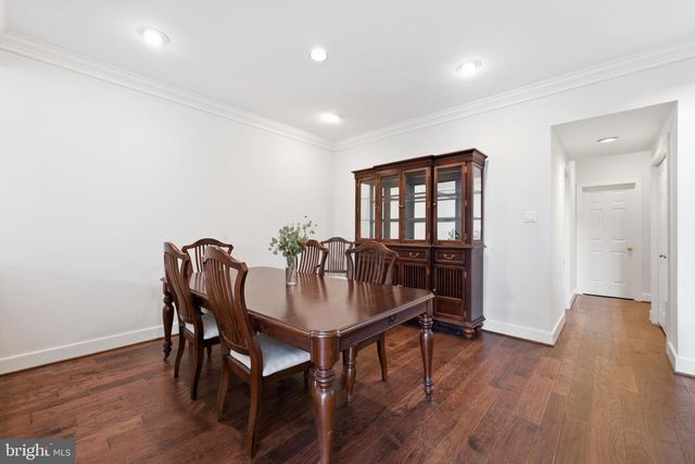 30 GREYTHORNE WOODS CIR, Wayne, PA 19087