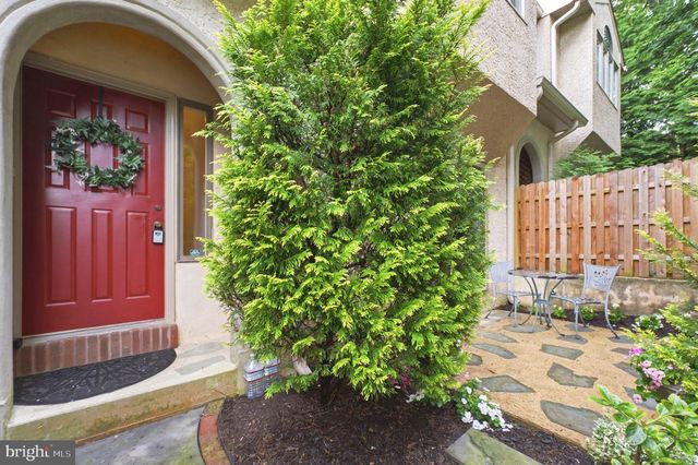 30 GREYTHORNE WOODS CIR, Wayne, PA 19087