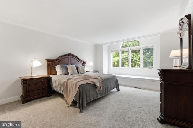 30 GREYTHORNE WOODS CIR, Wayne, PA 19087