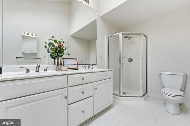 30 GREYTHORNE WOODS CIR, Wayne, PA 19087