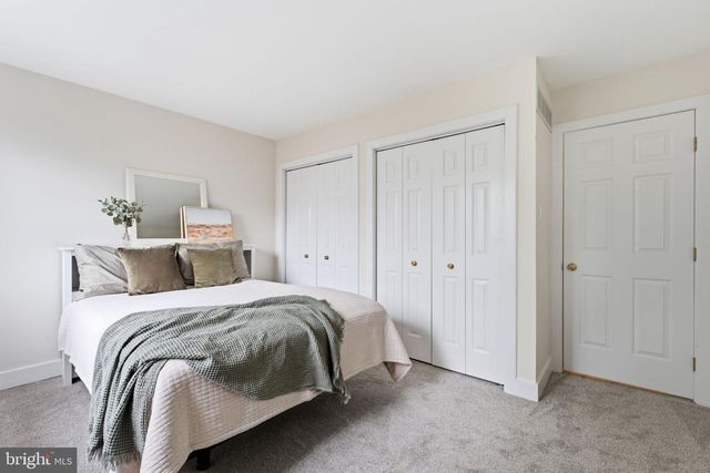30 GREYTHORNE WOODS CIR, Wayne, PA 19087