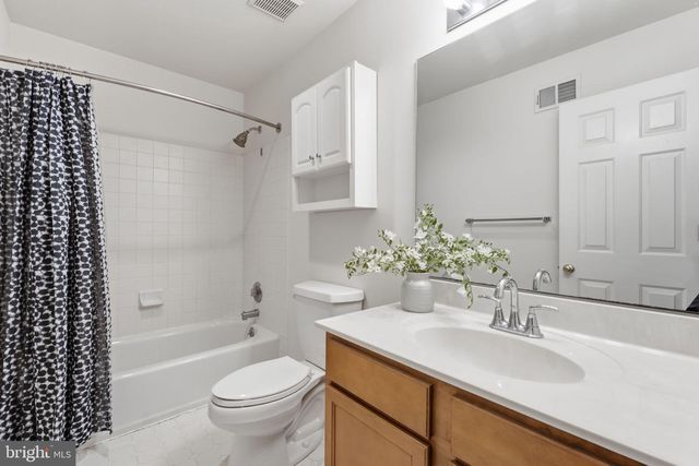 30 GREYTHORNE WOODS CIR, Wayne, PA 19087