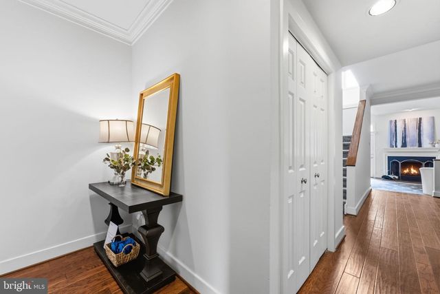 30 GREYTHORNE WOODS CIR, Wayne, PA 19087