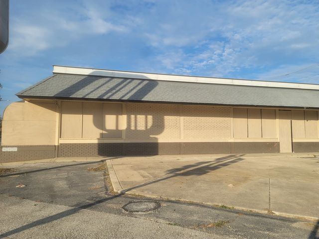 3200 W Columbus Avenue, Chicago, IL 60652