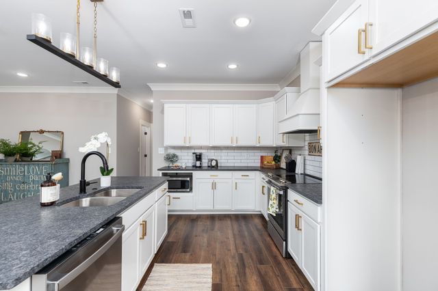 2522 Golden Trout Drive, Knoxville, TN 37920