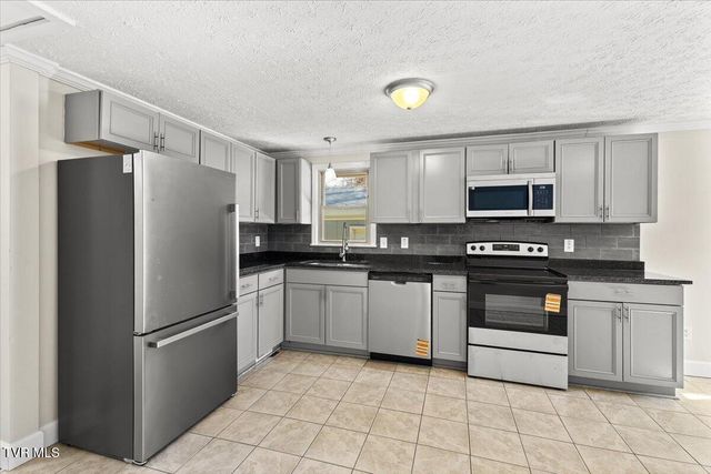 212 Highland Circle, Bluff City, TN 37618