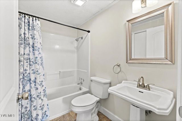 212 Highland Circle, Bluff City, TN 37618
