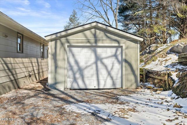 212 Highland Circle, Bluff City, TN 37618