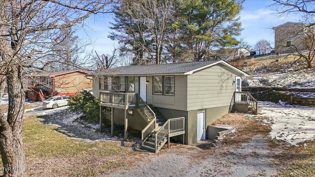 212 Highland Circle, Bluff City, TN 37618