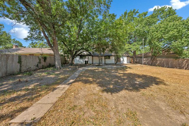 1218 Thomas Street, Denton, TX 76201
