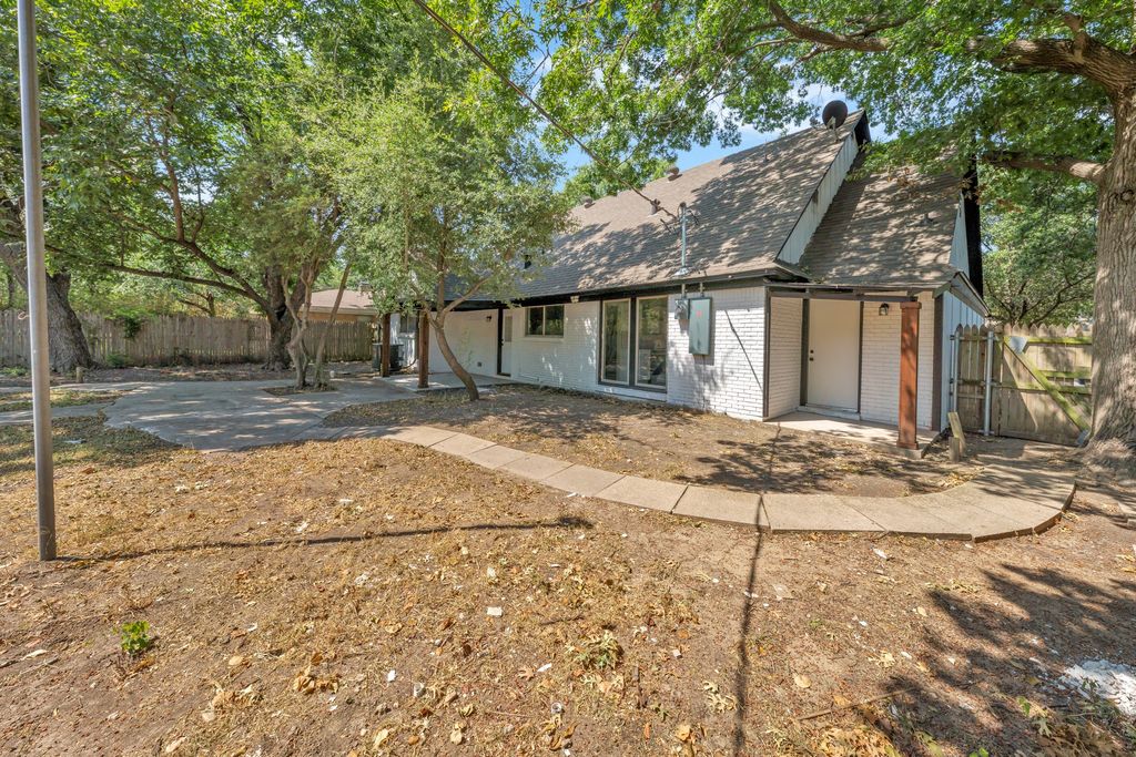 1218 Thomas Street, Denton, TX 76201