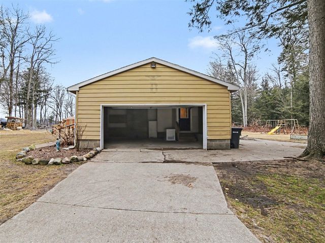 8590 W Thomas Road, Shelby, MI 49455