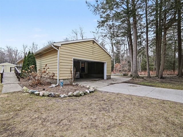 8590 W Thomas Road, Shelby, MI 49455