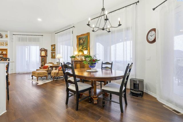 1294 White Bluffs, Richland, WA 99352