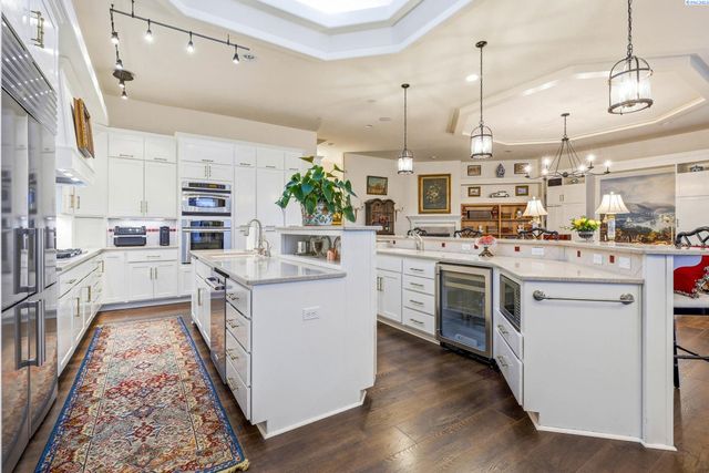 1294 White Bluffs, Richland, WA 99352