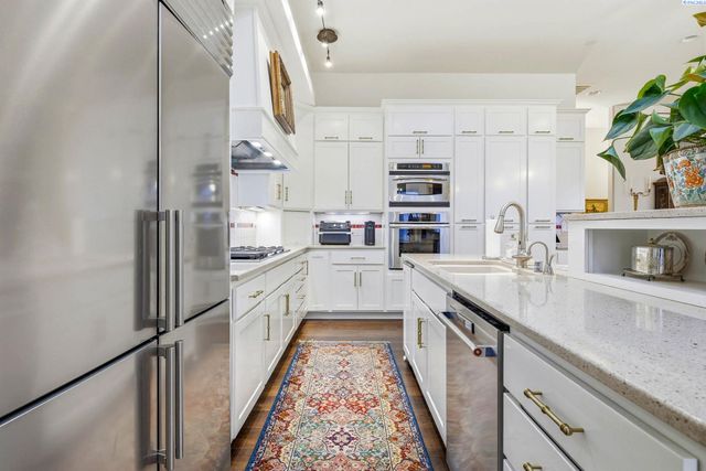 1294 White Bluffs, Richland, WA 99352