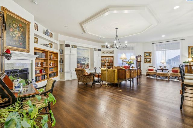 1294 White Bluffs, Richland, WA 99352