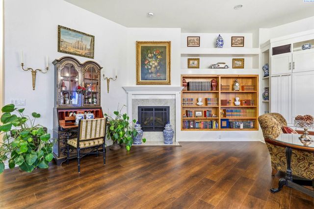 1294 White Bluffs, Richland, WA 99352