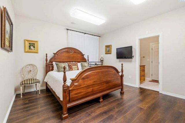 1294 White Bluffs, Richland, WA 99352