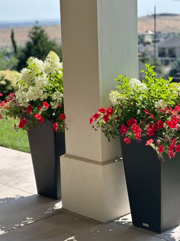 1294 White Bluffs, Richland, WA 99352