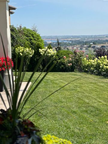 1294 White Bluffs, Richland, WA 99352