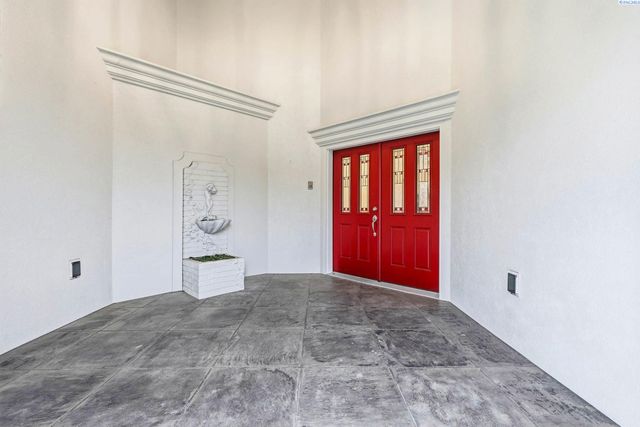 1294 White Bluffs, Richland, WA 99352