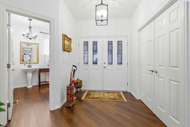 1294 White Bluffs, Richland, WA 99352