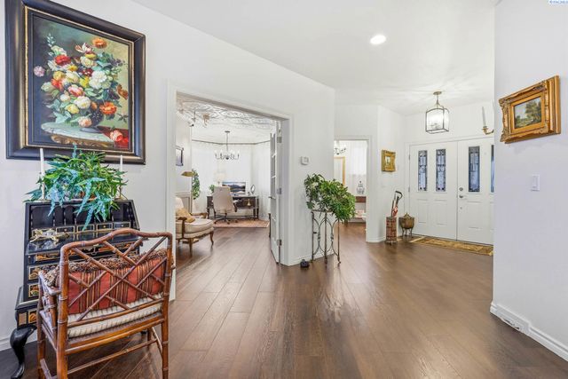 1294 White Bluffs, Richland, WA 99352