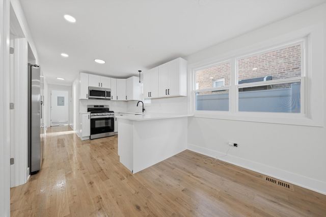 9061 S PARNELL Avenue S, Chicago, IL 60620