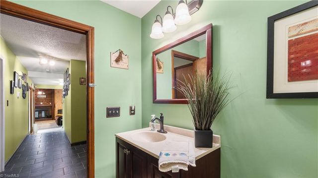 1308 Bunny Trail, Winston-salem, NC 27105