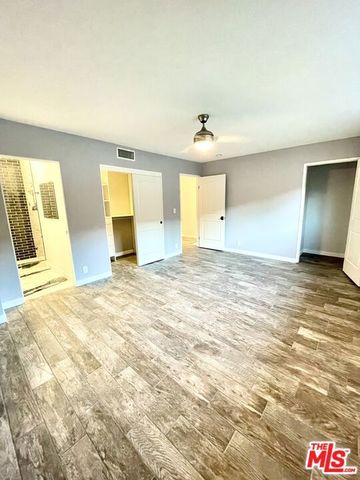 10817 WHIPPLE Street 18, Toluca Lake (los Angeles), CA 91602