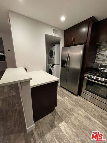 10817 WHIPPLE Street 18, Toluca Lake (los Angeles), CA 91602