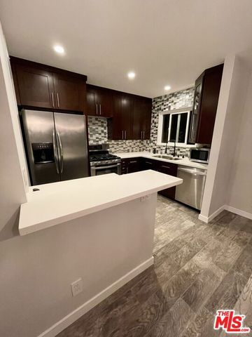 10817 WHIPPLE Street 18, Toluca Lake (los Angeles), CA 91602