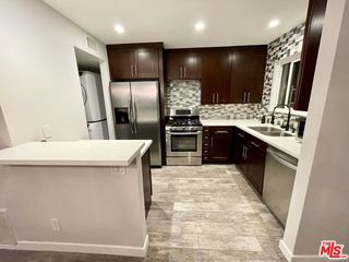 10817 WHIPPLE Street 18, Toluca Lake (los Angeles), CA 91602