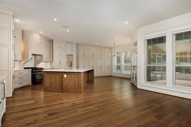 170 Golden Shadow Circle, The Woodlands, TX 77381