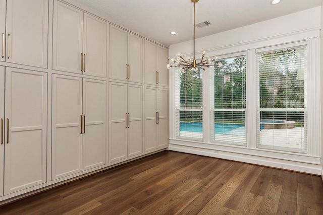 170 Golden Shadow Circle, The Woodlands, TX 77381