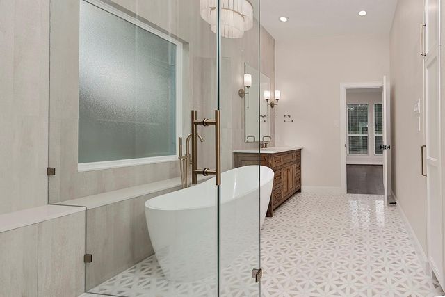 170 Golden Shadow Circle, The Woodlands, TX 77381