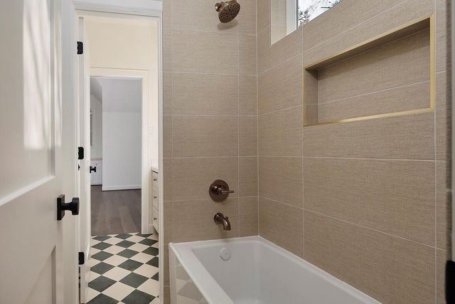 170 Golden Shadow Circle, The Woodlands, TX 77381